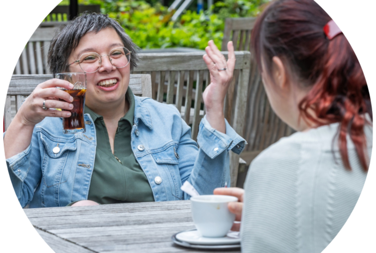 Vrouwen aan het praten